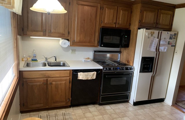 Lebanon Single Home 30 minutes from Hershey 10 minutes to Lebanon Veterans