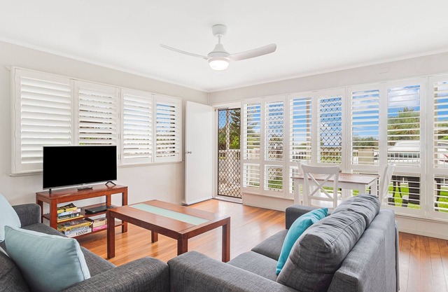 Legacy 1 - Bilinga/North Kirra Beachfront - Min. 3 Night Stay!
