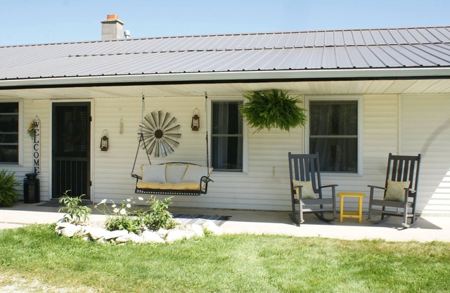 Lemon Hill Amish Guest House. . . an Amish themed, whole house experience.