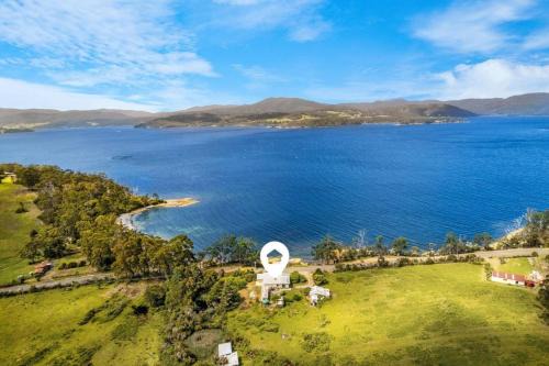 Lemonade by the Beach - Serene Huon Valley Retreat with Water Views
