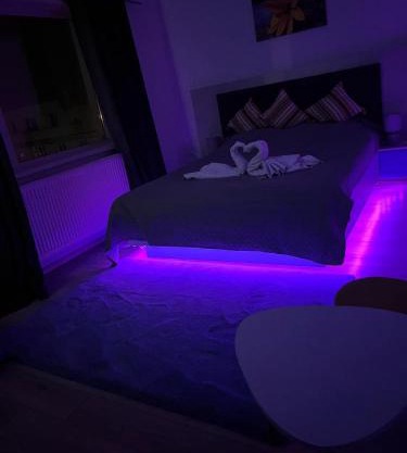 Leo Home
