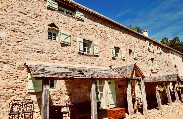 Les Coumayres - family friendly farmhouse, ideal large groups - heated pool, playground and terraces