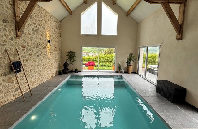 « Les Deux Piliers » Villa Avec Piscine au Beau Milieu de la Vallée Champenoise