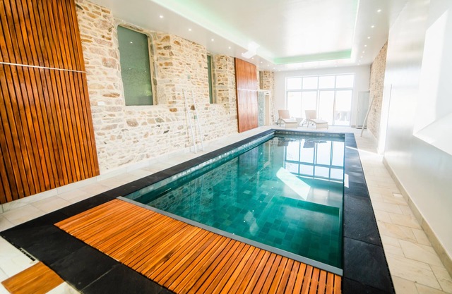 Les gites saint Martin - The Convent and its indoor pool