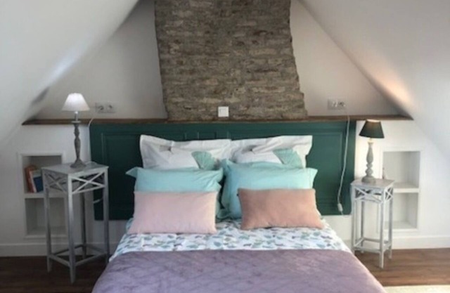 Les Hortensias, a duplex steeped in authenticity, a 20-minute walk from Amiens train station.