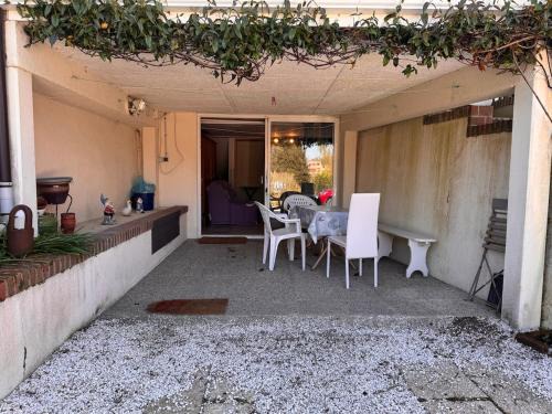 Les Iris, appartement modeste en sous-sol