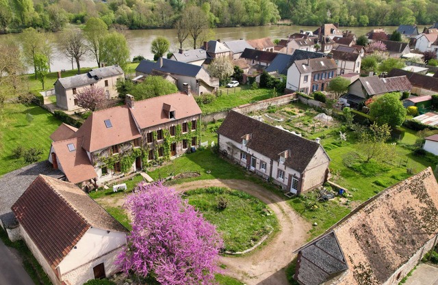 Les Jardins de Félicie. FarmHouse near Lac and Seine.