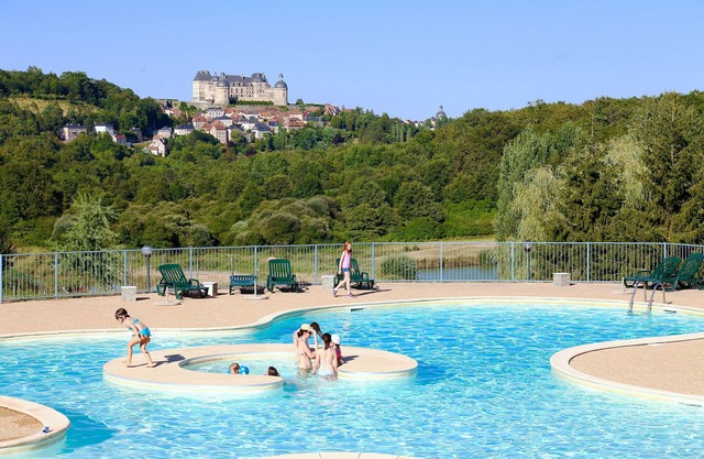 Les SOURCES Premium, SPA, Swimming pool, Fishing pond, Playground, Games room.
