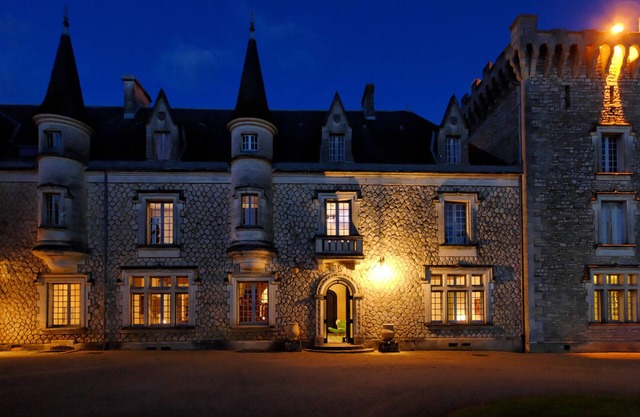 Less than 2 hrs from Paris - Sleeps 26