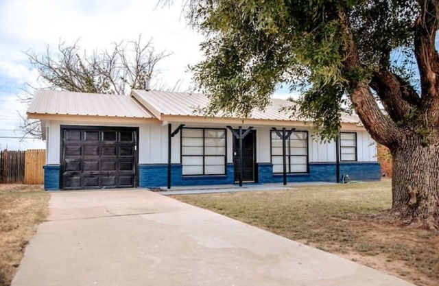 LET D'S COZY COTTAGE #2 PROVIDE YOU A COMFORTABLE STAY IN BIG SPRING, TEXAS!