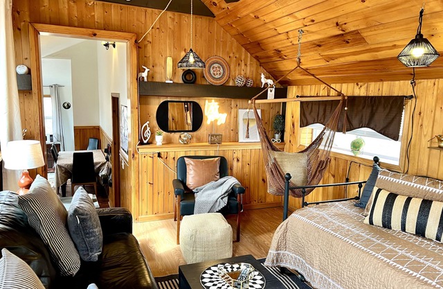 Let's Get Cozy!NestledinWoodsonBellaVista campus, 2Mins.ToSalmon Rvr/FishAutmnLk