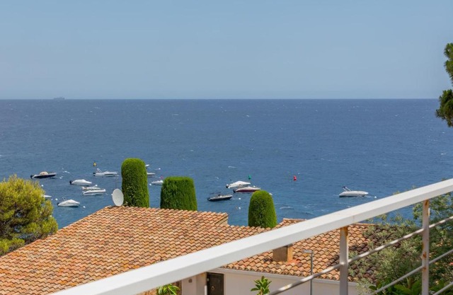 LETS HOLIDAYS Apartment with sea views in cala salions