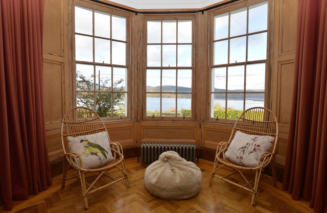 Letters Lodge North, newly refurbished, balcony overlooking Loch Fyne, sleeps 6