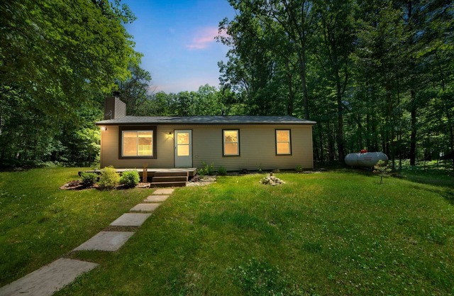 Lewiston Landing: Color Tours & Cabin Comfort – Fall in Lewiston