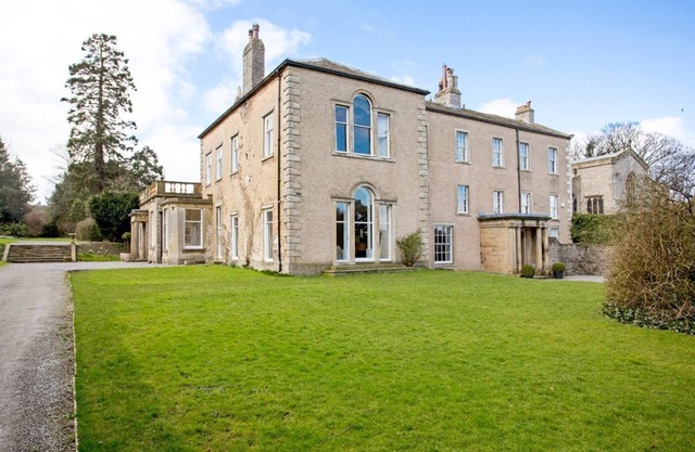 Leyburn Manor - Thirteen Bedroom Villa, Sleeps 26