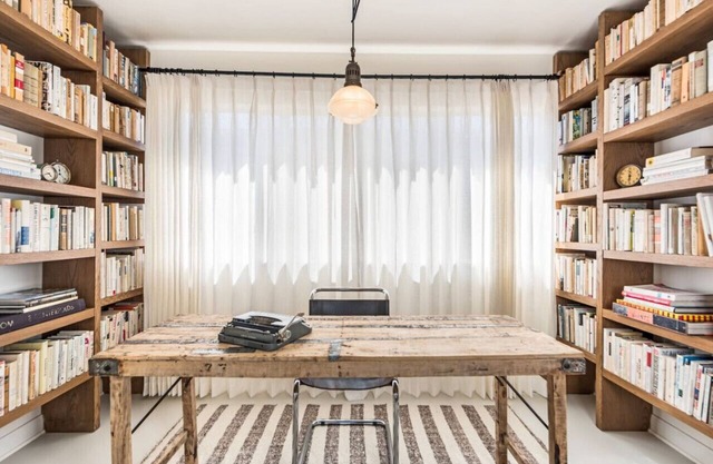 Library Suite – The Marlowe Seaside Inn: Spacious one-bedroom suite in Santa Barbara featuring a sunny writing sunroom, private balcony, and vintage decor.