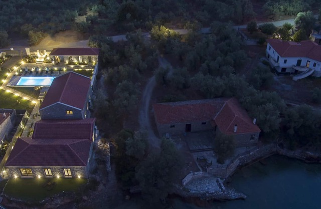 Lichnos Luxury Suites Stoa