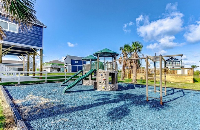 Life's a Breeze - a 2 bedroom, 2 bath, that sleeps 4.