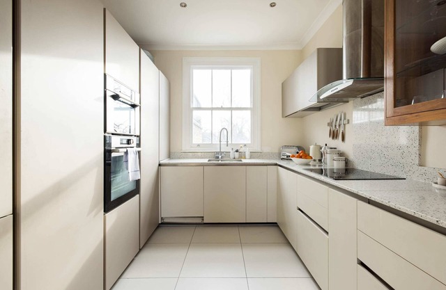 Light-filled & Modern Chelsea Duplex with Aircon