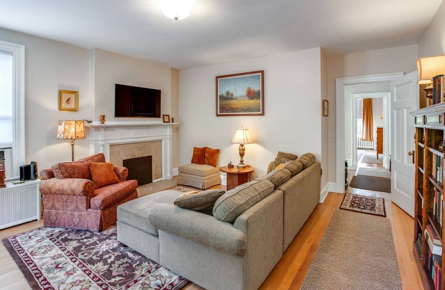 Light-Filled Spacious 1 Bedroom