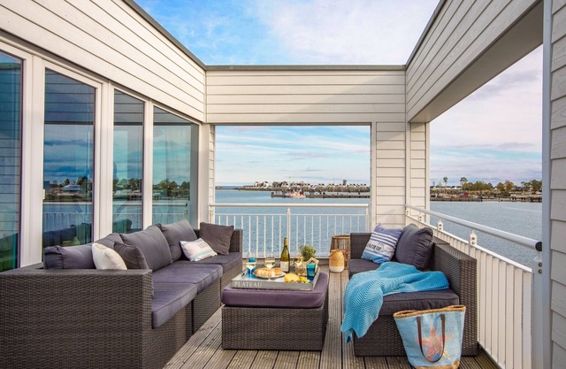 Light-flooded villa with large terrace, direct waterfront, wellness area