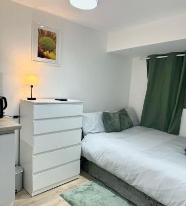 Light & Lamp, En-Suite Studio, in Woolwich