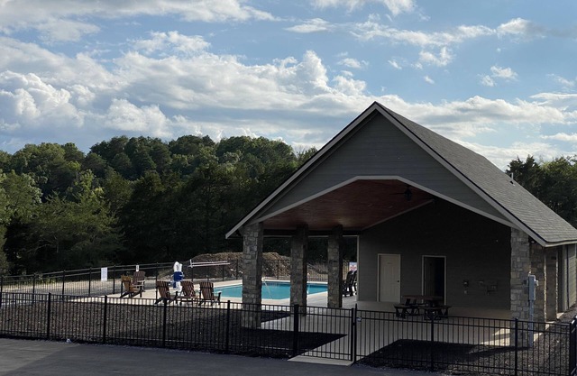 Like New Lake & Mountain View Serenity from every room in the house!