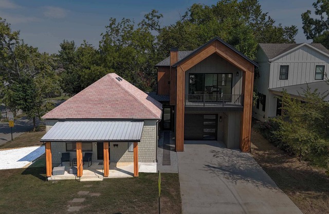 Lil' Bennie-1/2 mi to Slaughter Pen Trails