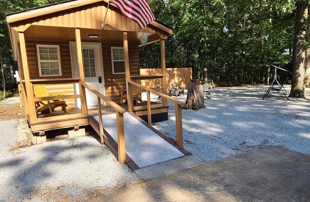 Lil Cabin w/Hot Tub in Private Fenced in Area. Near KY Lake