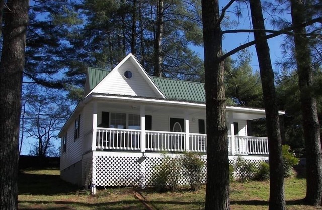 Lil White House with Water Trampoline