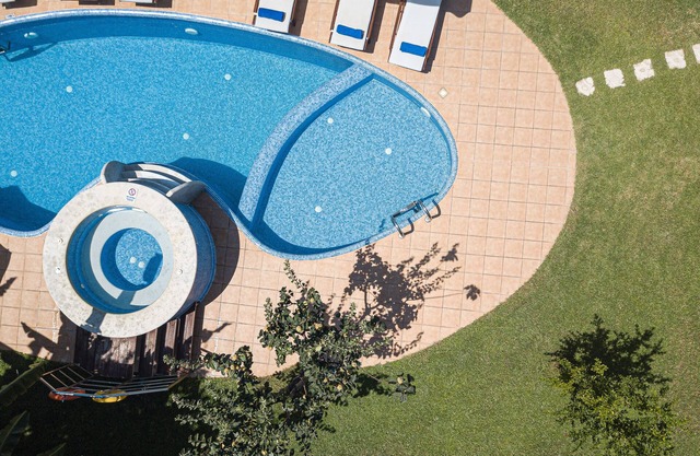 Lilium Villa, Total privacy, outdoor spa whirlpool, close to beach & shops