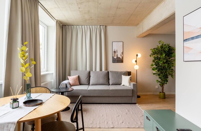 limehome Düsseldorf | Comfort Suite with Sofa Bed