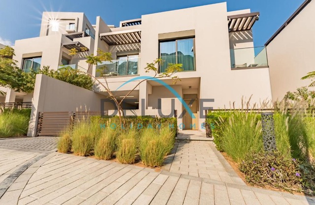 Limited Offer 4BR plus Maid's Villa Close to Beach by Deluxe Holiday Homes