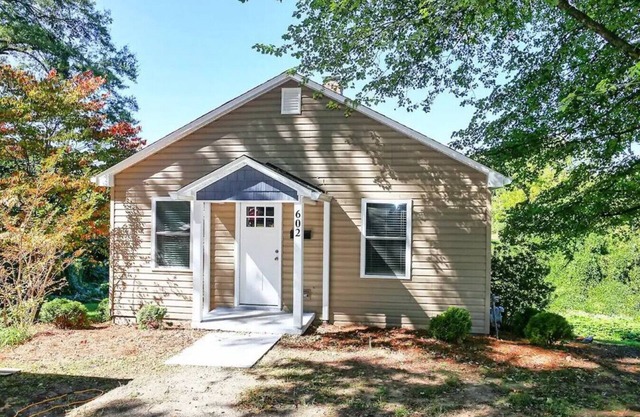 Lincolnton Downtown Cottage: w/private backyard