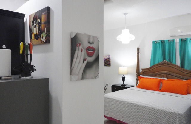 LINDOSIA #5 - CHEAP 'N' NICE - OCHO RIOS - Free Wifi, Cable TV, Parking