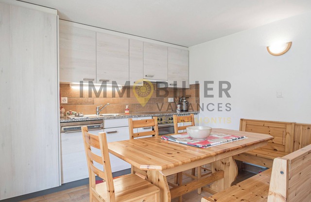 Linen is not included in the service. We provide, if desired, linen packages including bed linen, ba