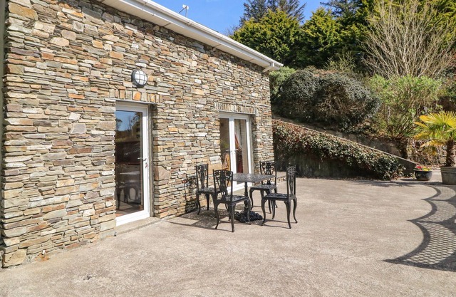 LIS-ARDAGH COTTAGE 2, family friendly in Union Hall, County Cork