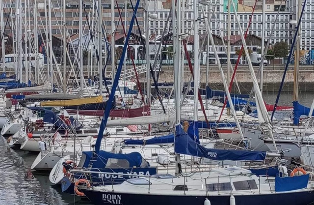 Lisbon Cosy Boat - Be Happy in the City Center