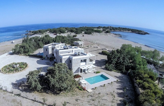 LITHOS-CEDAR BAY BEACHSIDE VILLAS-LUXURY STONE VILLA -PRIVATE POOL