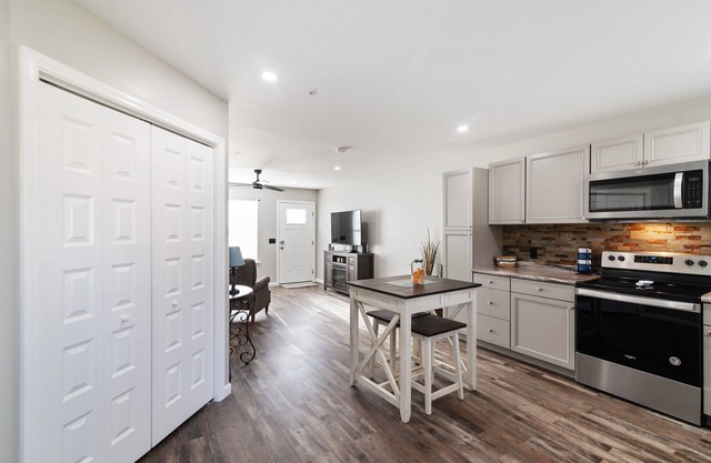 Little Bungalow outside the hustle and bustle of Nashville Tn.