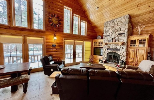 Little Cottage On Prairie - Prairie Lake That Is!