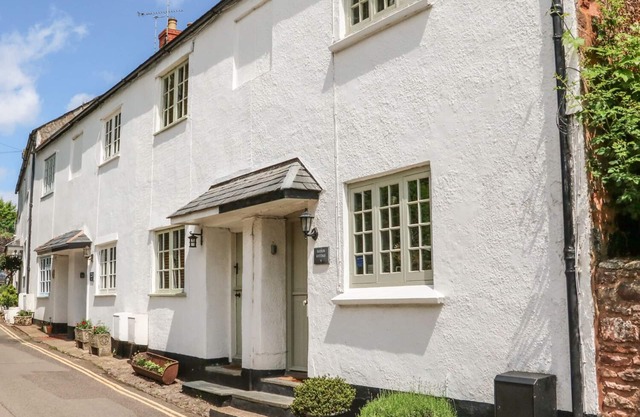 LITTLE DRAGONS, pet friendly, character holiday cottage in Dunster