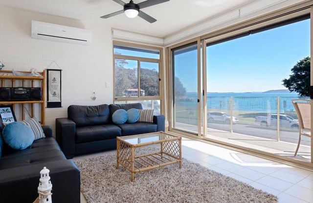 Little Hut, 1/20 Kurrawa Close - Spectacular Water Views, NBN & Air Conditioned