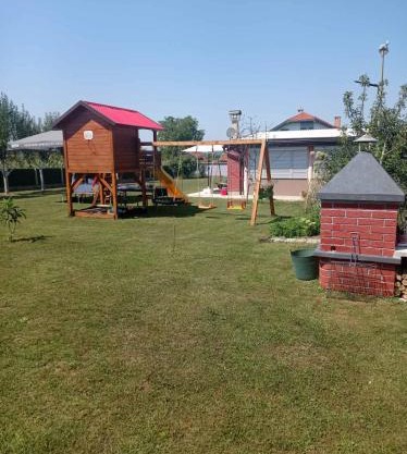 Little Joy Lodge , Loč Mala Radost