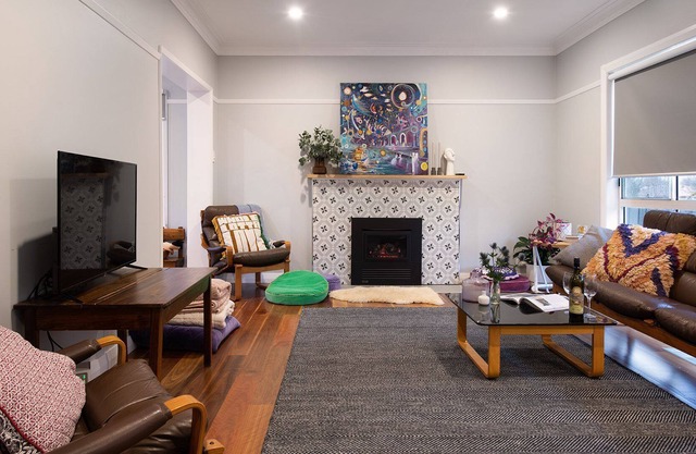 Little Olive Kyneton - Your mid-century home away from home!