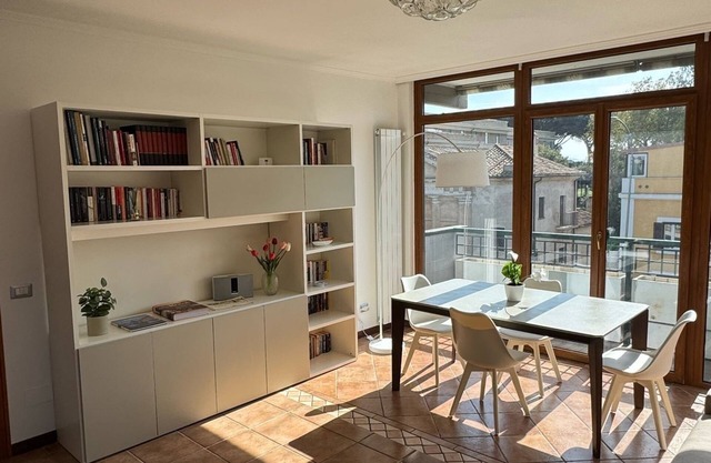 Live Rome, feel at home: large apartment near the metro and St. Peter's.