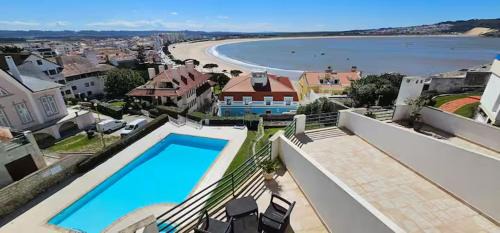 Live the Beach Life, Duplex Apartment with Beach Views Just 3 Minutes from the Ocean