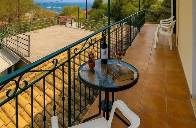 Live the Summer Dream at Gaios Cozy Retreat