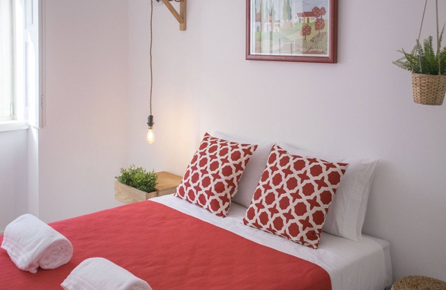 Living Coimbra Corpo de Deus - One-Bedroom Apartment, AC, Wifi
