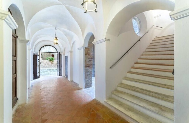 Living in an ancient palace in the historic village of Mondavio